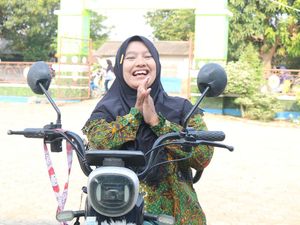 Kebahagiaan Titin, Guru Difabel Indramayu Usai Terima Apresiasi