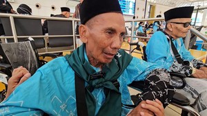 Tukang Tambal Ban yang Berhaji Sendiri dalam Keterbatasan