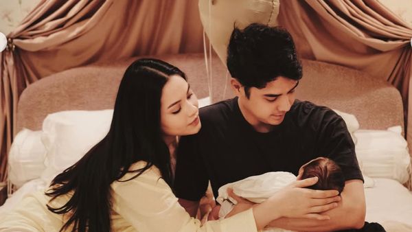 7 Potret Manis Alyssa Daguise & Al Ghazali Rayakan 1 Bulan Baby Soleil