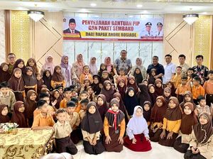Andre Rosiade Salurkan Beasiswa PIP-Sembako untuk 97 Pelajar di Pariaman