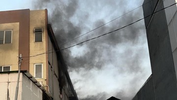 Gudang di Kalideres Kebakaran, Asap Hitam Mengepul