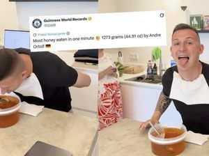 Cuma 1 Menit! Pria Ini Pecahkan Rekor Dunia Habiskan 1 Kg Madu