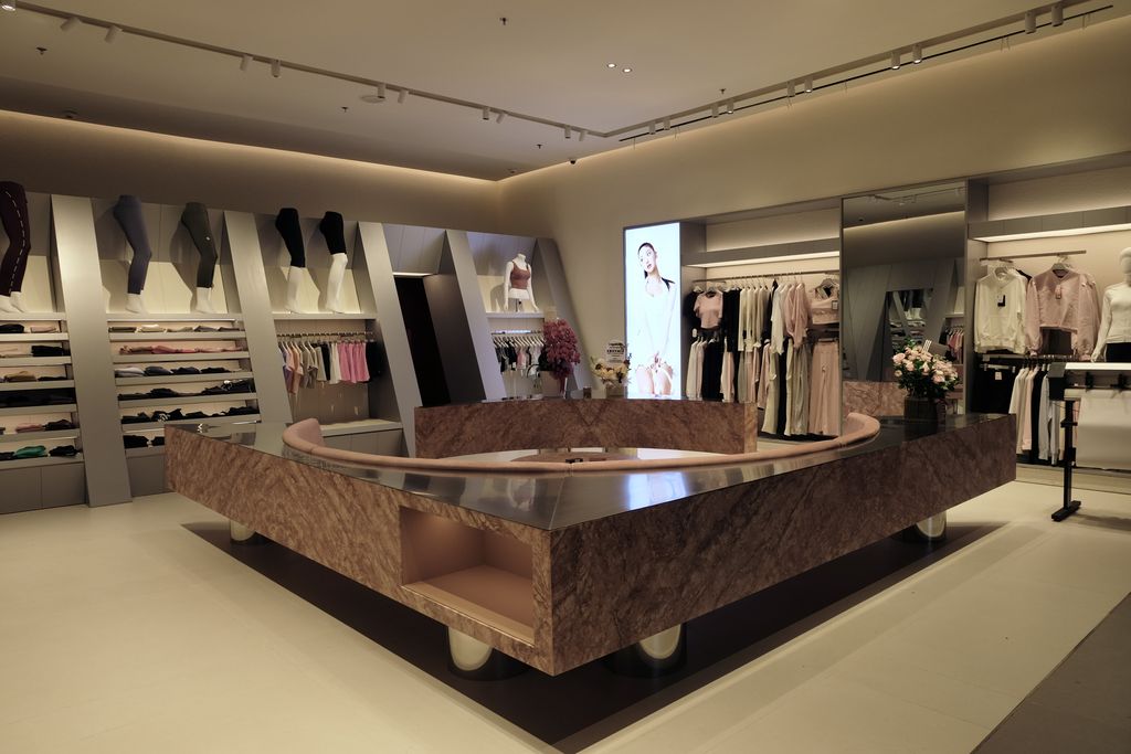 Flagship store XEXYMIX di Ashta District 8, Jakarta