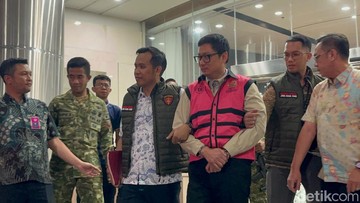 Tersangka Kasus MBG, Bos Vendor Motor Listrik Emmo Ditahan Kejagung