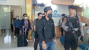KPK Bawa 2 Koper Usai Geledah Kantor hingga Rumah Dinas Bupati Muara Enim