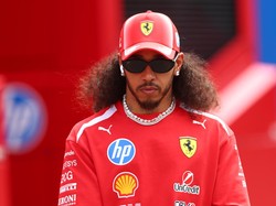 Lepas Kepang Ikonik, Lewis Hamilton Pamer Rambut Ikal Alami di F1 Grand Prix