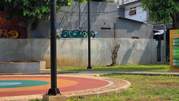 Lokasi bocah dibully hingga tersetrum tiang listrik di Taman Kramat, Jakarta Pusat. Lokasi bocah dibully hingga tersetrum tiang listrik di Taman Kramat, Jakarta Pusat.
