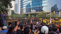 Kondisi Terkini Massa Mahasiswa UI yang Tertahan Sebelum Bundaran HI