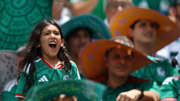 Soccer Football - FIFA World Cup 2026 - Group A - Mexico v South Africa - Estadio Azteca, Mexico City, Mexico - June 11, 2026 Mexico fan inside the stadium before the match REUTERS/Hannah Mckay     TPX IMAGES OF THE DAY