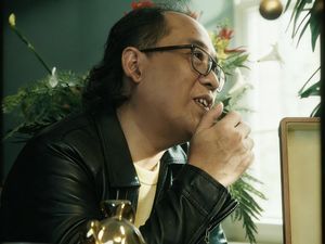 Mirza IBL Buktikan Usia Cuma Angka, Rilis Lagu di 56 Tahun