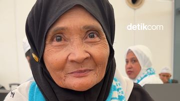Video Nenek Jumariah Pulang Haji dengan Sekoper Cinta