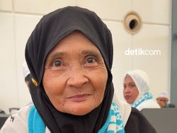 Video Nenek Jumariah Pulang Haji dengan Sekoper Cinta