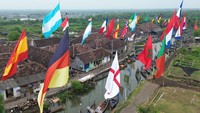 Bendera Peserta Piala Dunia 2026 Warnai Pesisir Pasuruan