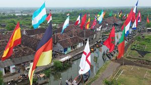Bendera Peserta Piala Dunia 2026 Warnai Pesisir Pasuruan