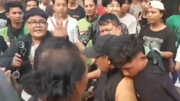 Beli Motor Rp 12 Juta Pakai Duit Palsu, Pria di Jaktim Diamuk Massa