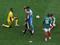 Rekor! 3 Kartu Merah di Laga Pembuka Piala Dunia