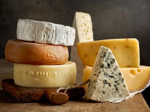 Perbandingan Nutrisi Berbagai Jenis Keju, Lebih Sehat Cheddar atau Mozzarella?