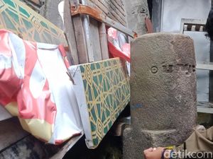 Batu Lingga Bertulis Ditemukan di Gang Buntu Gumulan Klaten