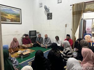 Walkot Eri Kunjungi Rumah Duka Korban Tercebur Proyek Gorong-gorong Margorejo