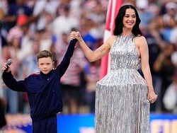 Gaun Katy Perry di Pembukaan Pildun 2026 Jadi Sorotan, Disebut Mirip Kap Lampu