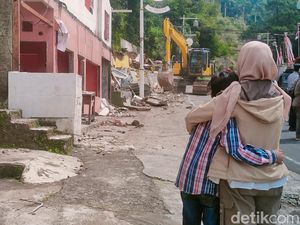 Pembongkaran Berlanjut, 160 Kios di Rest Area Jalur Puncak Diratakan