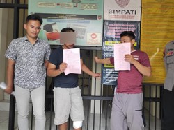 2 Komplotan Pembobol Toko Pakai Mobil Mewah di Tulungagung Didor Polisi