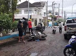 Ambulans Bawa Ibu Mau Melahirkan Tabrak Pemotor di Mamuju