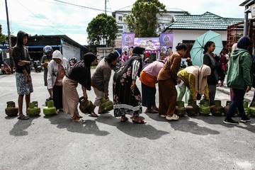Berita dari Detik Finance: Operasi Pasar Digelar, Warga Antre Beli Elpiji