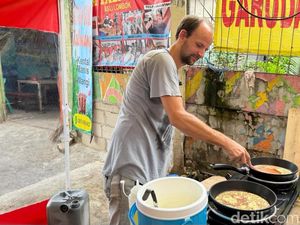 Bule Jerman Jual Pancake Rp10 Ribuan di Kemayoran, Sudah Diantre dari Subuh!