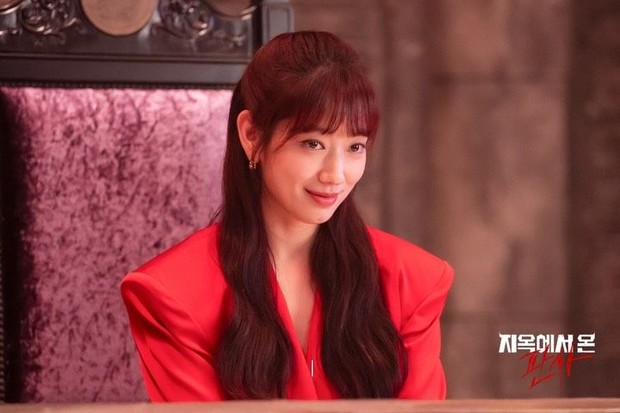 Park Shin Hye akan melanjutkan perannya sebagai Kang Bit Na di musim kedua drama The Judge From Hell pada tahun 2027 mendatang.