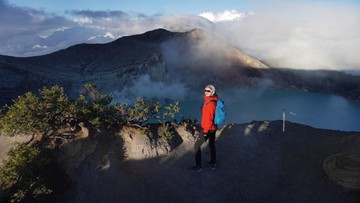 Kunjungi Banyuwangi, Raline Shah Puji Panorama Sunrise di Kawah Ijen