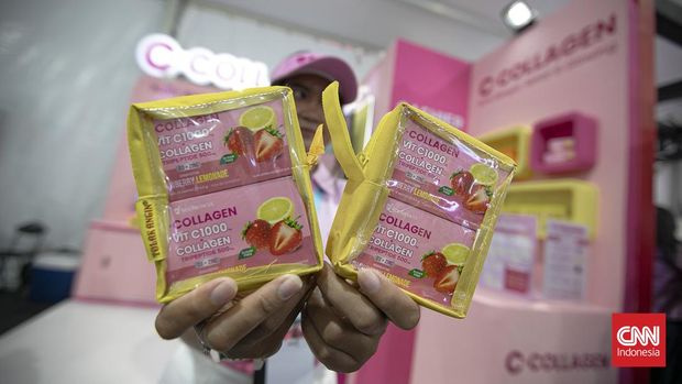 Suasana booth C+Collagen Sido Muncul di aktivitas Event TikTok ForYouBeauty 2026 nan diselenggarakan pada 12–14 Juni 202 di Senayan City, Jakarta. (CNN Indonesia/Adi ibrahim)