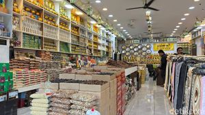 Berburu Oleh-oleh Haji dan Umrah di Pasar Tanah Abang