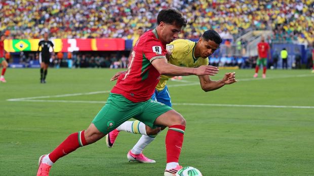 Soccer Football - FIFA World Cup 2026 - Group C - Brazil v Morocco - New York/New Jersey Stadium, East Rutherford, New Jersey, U.S. - June 13, 2026 Morocco's Brahim Diaz in action with Brazil's Douglas Santos IMAGN IMAGES via Reuters/Caean Couto