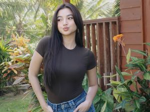 Cantik Alami Glenca Chysara Saat Tampil Kasual