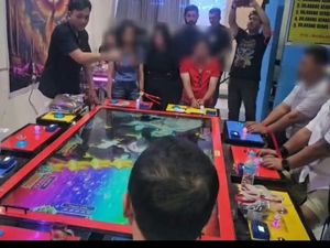 Detik-detik Polisi Gerebek Tempat Judi Berkedok Timezone di Jakbar-Jakut