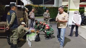 Warung Miras Berkedok Jual Sembako di Bogor Digerebek, 110 Botol Disita