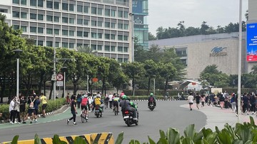 CFD Bundaran HI Ditiadakan, Warga Tetap Antusias Lari hingga Bersepeda