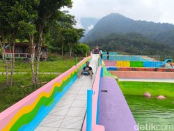 Liburan Hemat di Kuningan, Modal Rp 10 Ribu Bisa Puas Berenang