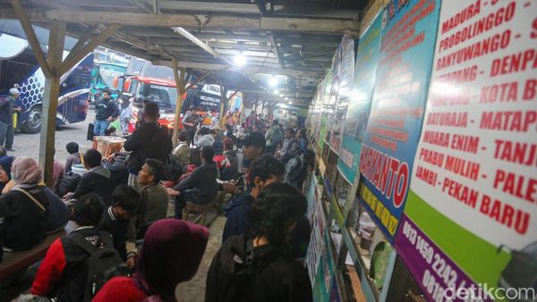 Terminal Pondok Pinang Ramai Jelang Libur Tahun Baru Hijriah