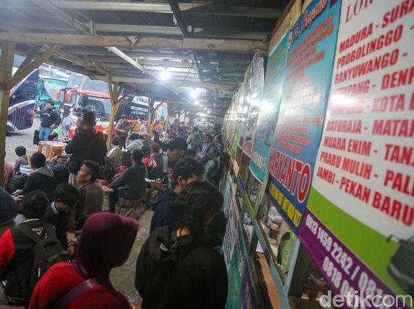 Terminal Pondok Pinang Ramai Jelang Libur Tahun Baru Hijriah