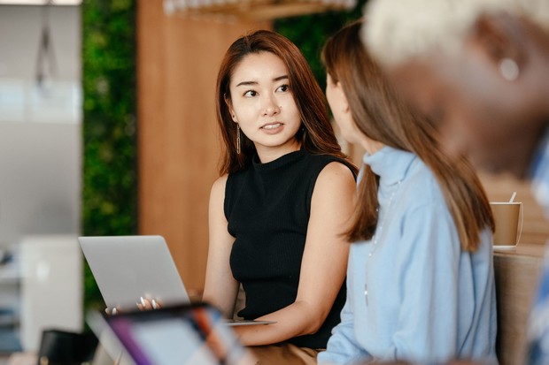 Tidak semua pelaku hey hanging berniat buruk/Foto: Pexels.com/Alexander Suhorucov Sebagian orang melakukan hey hanging bukan untuk mengganggu, melainkan karena kebiasaan komunikasi atau lupa melanjutkan pesan.