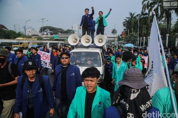 Mahasiswa Gelar Aksi di DPR