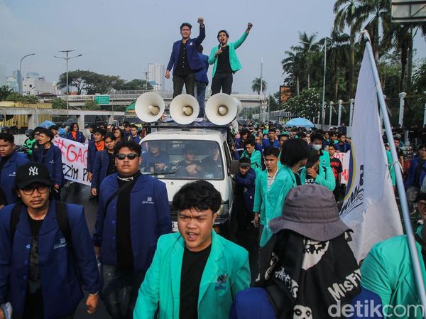 Mahasiswa Gelar Aksi di DPR