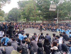 Mahasiswa Bandung Demo di DPRD Jabar, Jalan Diponegoro Tutup
