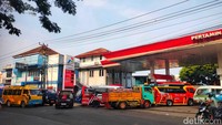 Antrean Solar di Palabuhanratu Picu Macet dan Ketegangan