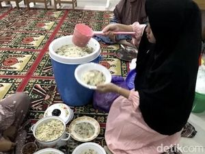 Semangkuk Azura, Seribu Doa: Tradisi Muharam Sarat Nilai di Pangkalan Bun