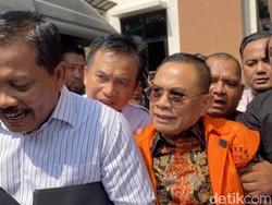 Gelar Aksi di Pengadilan Tipikor Semarang, Pendukung Minta Sudewo Dibebaskan
