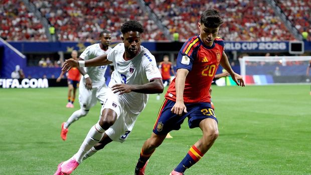 FOI-SOC-SPO-WCS-SPAIN-V-CABO-VERDE:-GROUP-H-FIFA-WORLD-CUP-202 ATLANTA, GEORGIA - JUNE 15: Pedri #20 of Spain controls the ball under pressure from Diney Borges #3 of Cabo Verde during the FIFA World Cup 2026 Group H match between Spain and Cabo Verde at Atlanta Stadium on June 15, 2026 in Atlanta, Georgia. Florencia Tan Jun/Getty Images/AFP (Photo by Florencia Tan Jun / GETTY IMAGES NORTH AMERICA / Getty Images via AFP)