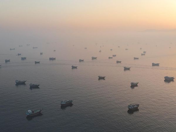 Jantung Energi Dunia Terpantau dari Udara, Kapal-Kapal Penuhi Selat Hormuz